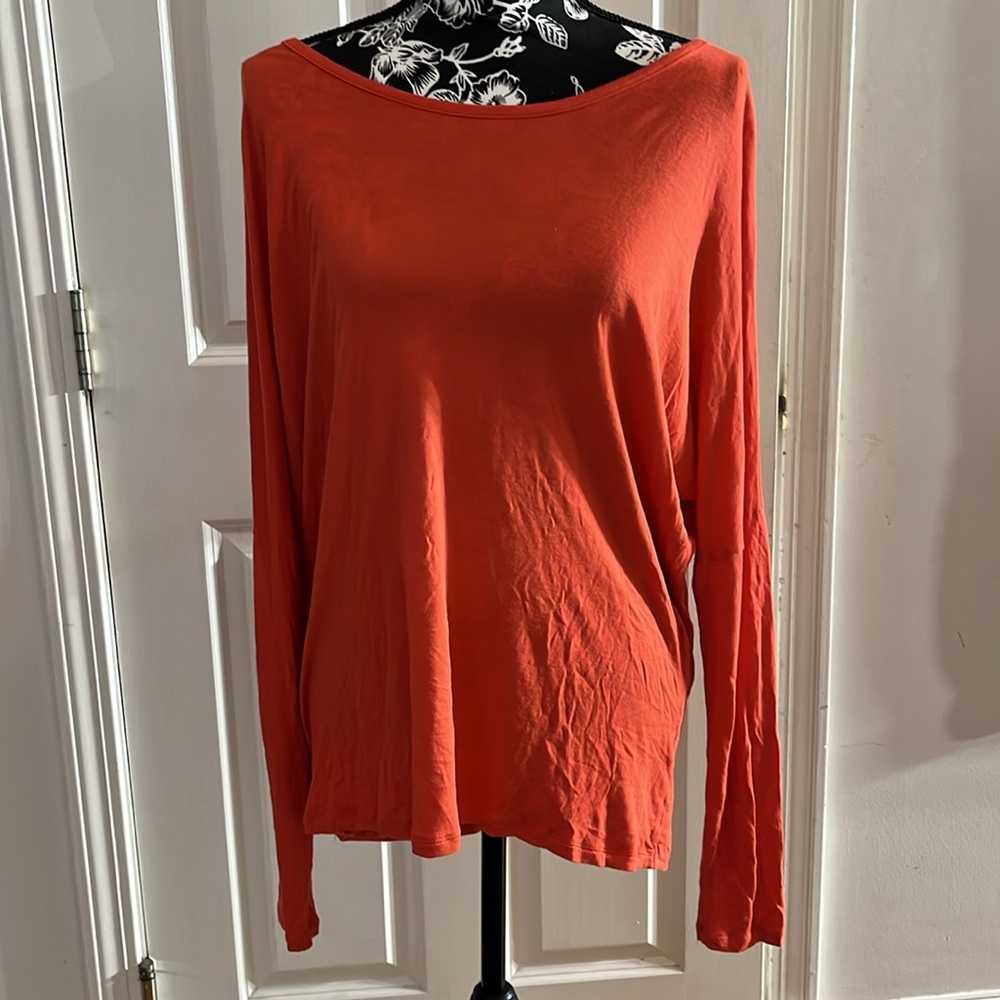 Trouve size large orange long sleeve tee with open back oversized - Picture 8 of 10